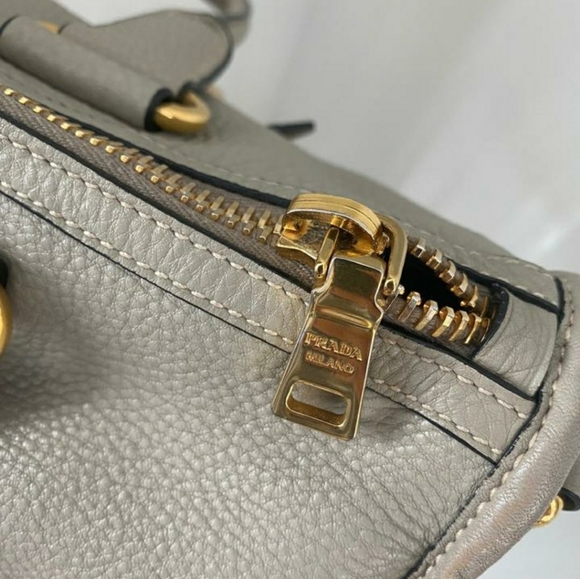 PRADA - Picture 5 of 7